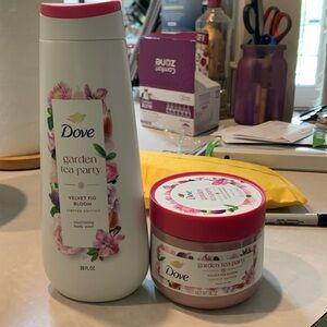 Dove Garden Tea Party Velvet Fig Bloom Body Wash + Scrub Set